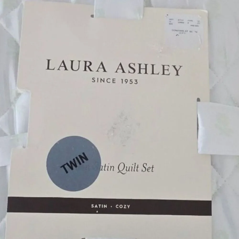 Laura Ashley Daisy Mae Green Twin Satin Quilt Set NWT Floral Quilted Bedding